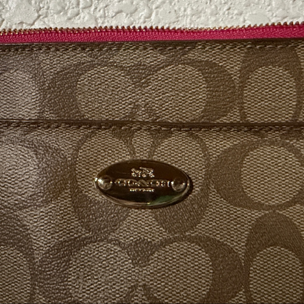 Coach signature brown and pink wristlet - Picture 5 of 12